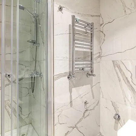 Modern Flat In Istanbul, 10 Min To Airport Metro Lägenhet