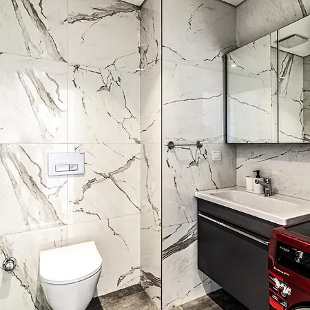 Modern Flat In Istanbul, 10 Min To Airport Metro Appartamento *